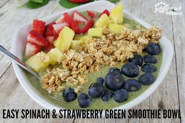 EASY-SPINACH-STRAWBERRY-GREEN-SMOOTHIE-BOWL