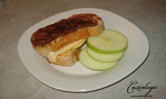 Cinnamon-Apple-Grilled-Cheese-Sandwich