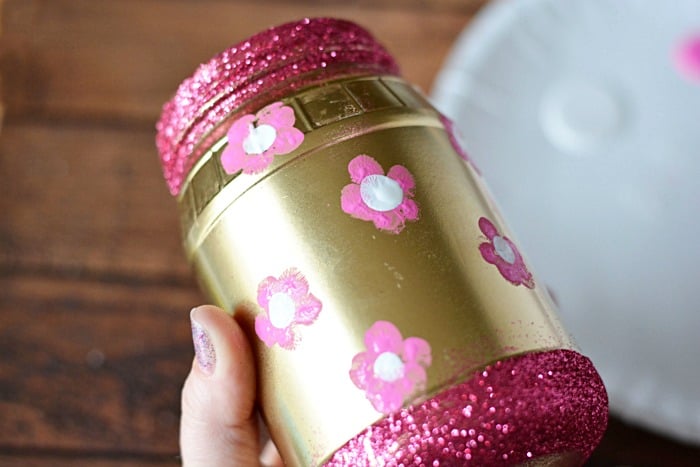 DIY gifts are a great way to show love and appreciation. This DIY GOLD GLITTER JAR is a great Mother's Day gift and can be filled with anything Mom desires.