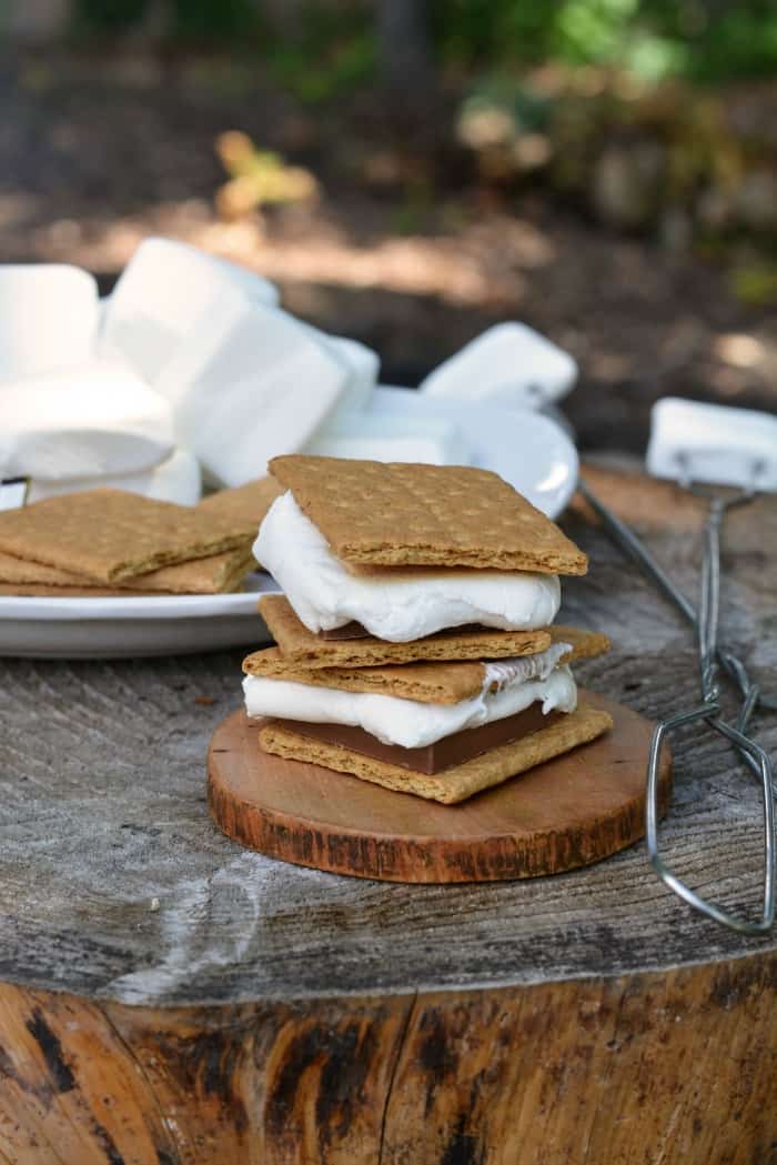 These CARAMEL CAMPFIRE SMORES will leave you wanting some more :)