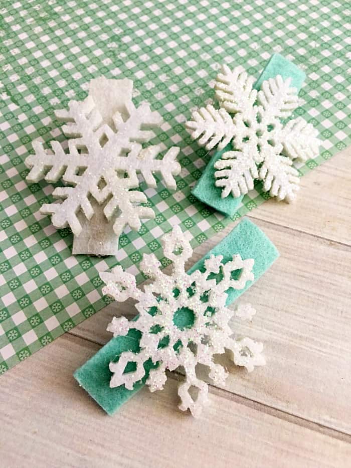 CHRISTMAS Handmade 2 silver winter white snowflake glitter Hair Bow Clips 2.5" 