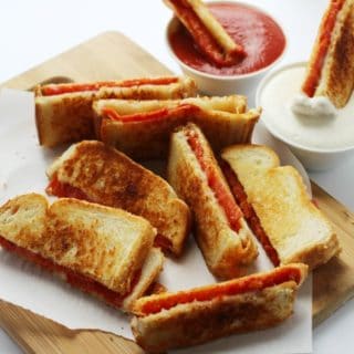 EASY PIZZA GRILLED CHEESE DIPPERS