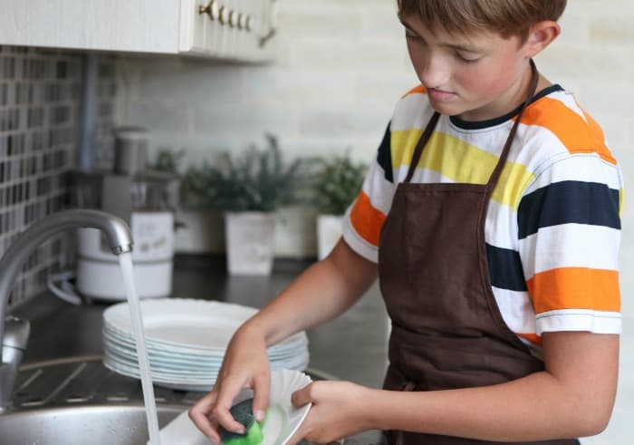 boy child doing dishes